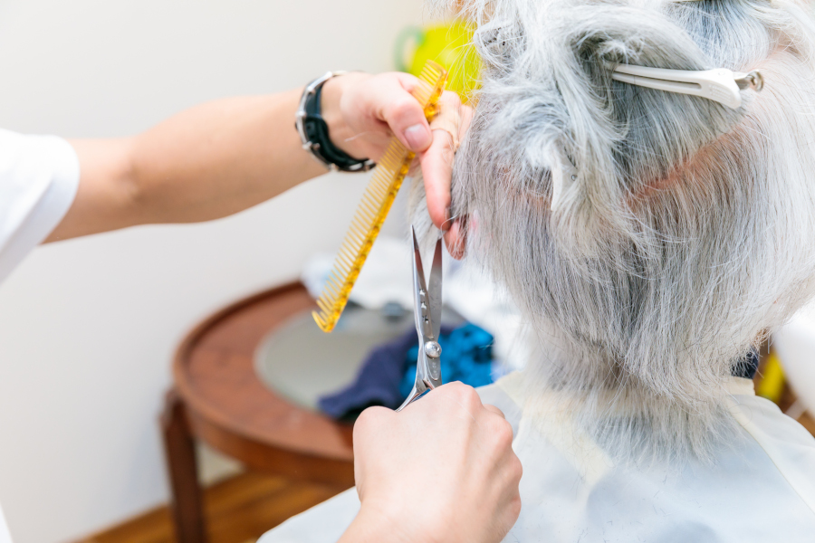 訪問理美容の現場にて