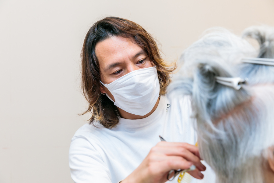 訪問理美容の現場にて