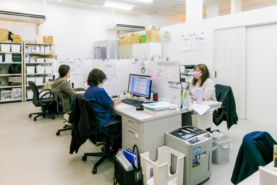 つばめ医科歯科クリニック事務所内