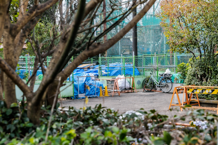 山谷の公園では、今も住まいを持たずに暮らす人たちがいる