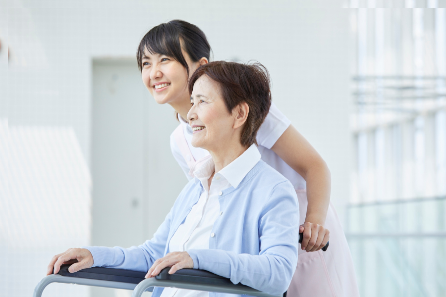 【介護美容セラピスト監修】介護美容の選び方・はじめ方|費用の目安を徹底紹介