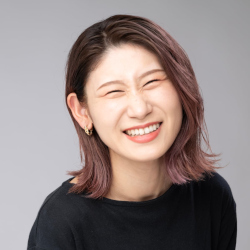 長内麻紀穂(おさないまきほ)