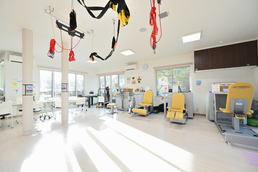 CGTのプログラムを内蔵した最新トレーニングマシン≪リハトレーナー≫