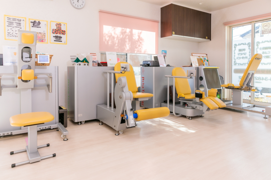 CGTのプログラムを内蔵した最新トレーニングマシン≪リハトレーナー≫