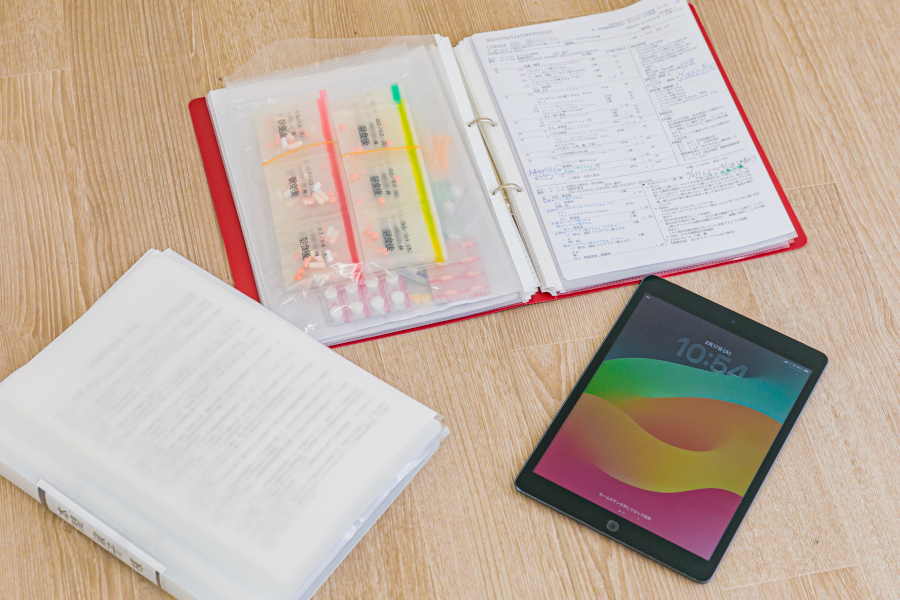 訪問時の持参する薬剤やカルテ、iPad