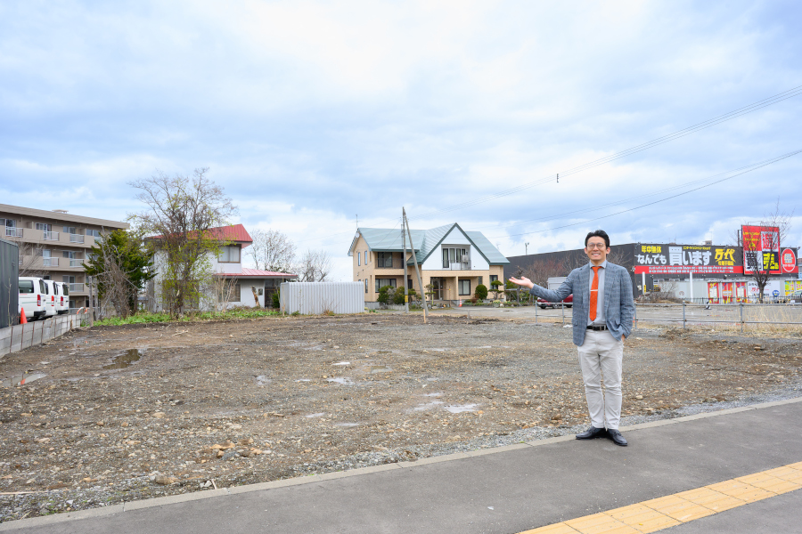新築するクリニックの更地にて