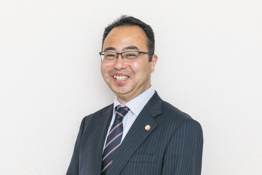 白土文也代表弁護士