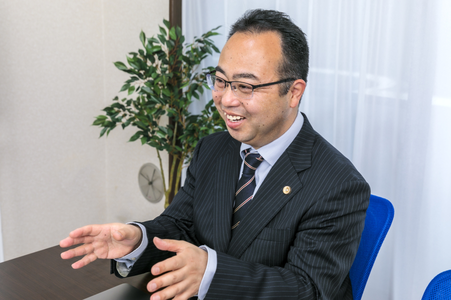 白土文也代表弁護士