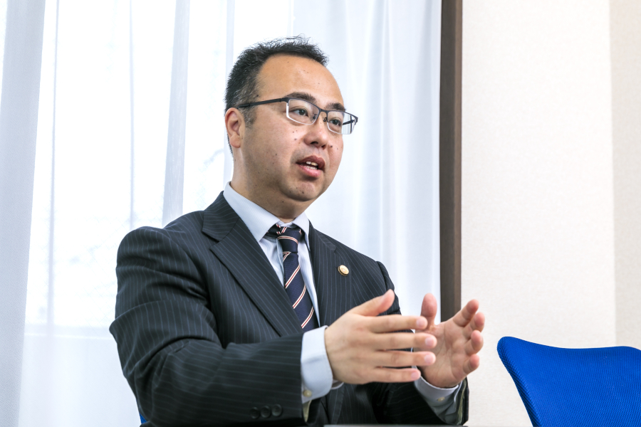 白土文也代表弁護士